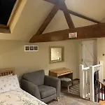 Granary With Hot Tub