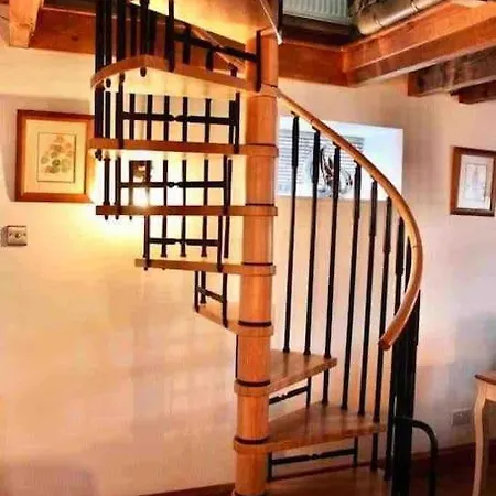 Granary With Hot Tub Nyaraló *