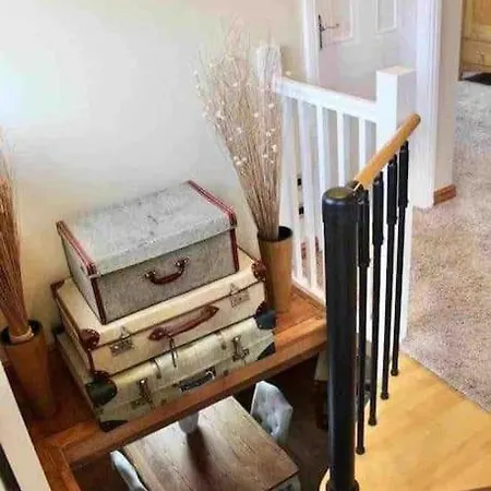 Granary With Hot Tub * York