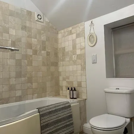 Nyaraló Granary With Hot Tub