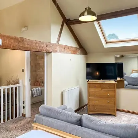 Granary With Hot Tub *