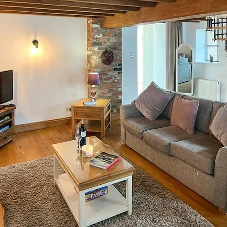 Prázdninový dům Granary With Hot Tub *