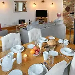 Сasa de vacaciones Granary With Hot Tub York