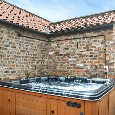 Granary With Hot Tub Feriehus